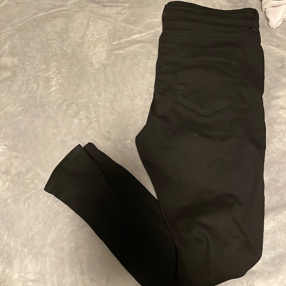 Never warned, very good quality, mid rise jeans - price can be negotiable